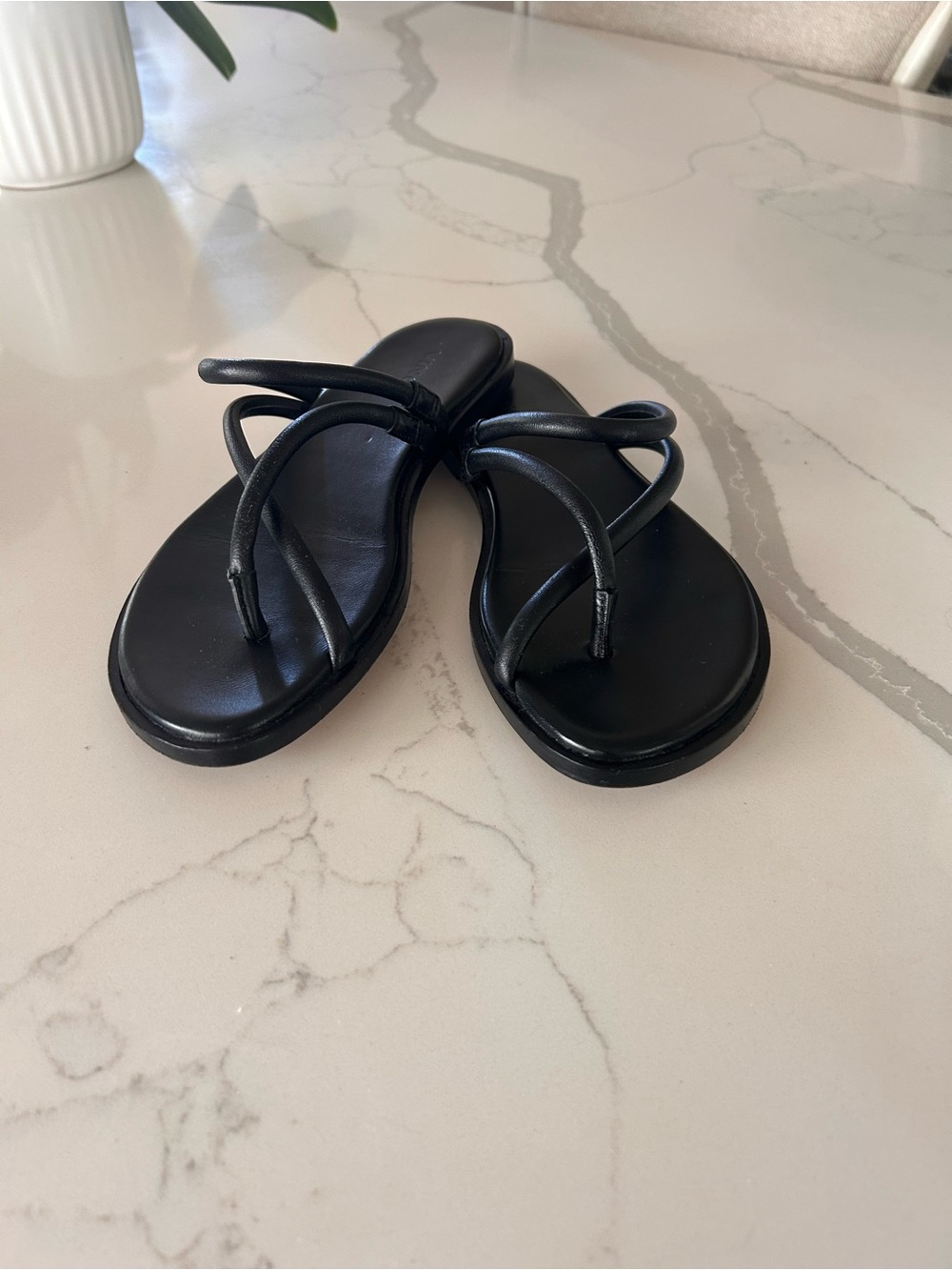 Vince Elisa Women's Black Strappy Toe-Loop Sandals - Picture 2 of 5